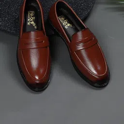 HikBi Men Textured Leather Lightweight Penny Loafers-picture-20