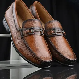 CLOG LONDON Men Textured Leather Horsebit Loafers-9