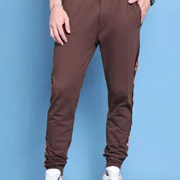 DOOR74 Men Side Tape-Detail Cotton Mid-Rise Joggers-image-90