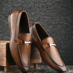 House of Pataudi Men Textured Formal Loafers With Buckle Detail-image-89