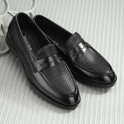 INVICTUS Men Textured Round Toe Faux Leather Formal Loafers-picture-6