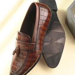 San Frissco Men Textured Round Toe Loafers-picture-26