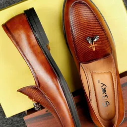 Bxxy Men Textured Round Toe Loafers-image-38