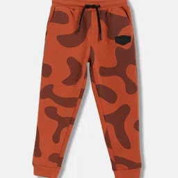 Blue Giraffe Boys Camouflage Printed Regular Fit Mid-Rise Joggers-image-61