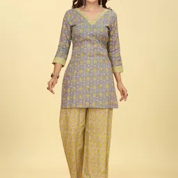 ODD BY chansi TRENDZ Floral Printed Regular Kurta with Palazzos-image-75