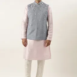 TheEthnic.Co Mandarin Collar Regular Kurta with Trousers With Jacket-image-34