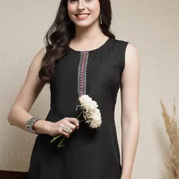 Stylum Yoke Design Regular Thread Work Kurta with Trouser image 4