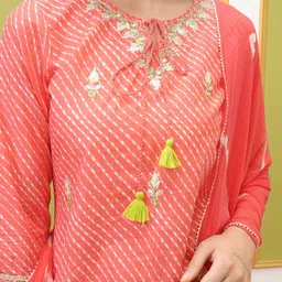 Vishudh Floral Printed Regular Pure Cotton Kurta with Trousers & With Dupatta image 2