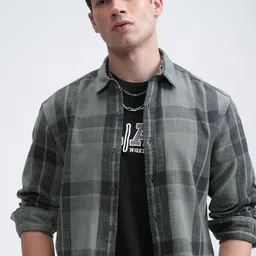 HIGHLANDER Men Spread Collar Checked Cotton Relaxed Fit Casual Shirt-image-58