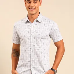 Joven Abstract Printed Cotton Regular Spread Collar Regular Fit  Casual Shirt-image-96