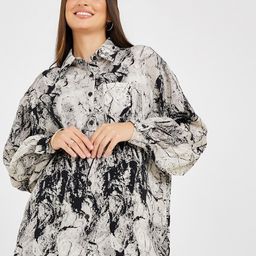 Styli Women Black Long Sleeves Abstract Print Button Up Oversized Longline Shirt-9