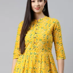 MALHAAR Yellow & Green Floral Printed Cambric Pleated Kurti-image-13