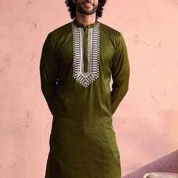 SHRESTHA BY VASTRAMAY Men Olive Green Yoke Design Kurta-image-76