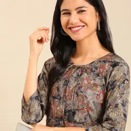 SHOWOFF Floral Printed Keyhole Neck Thread Work Kurta-image-31