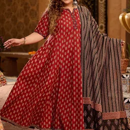 PrettyPlus by Desinoor.com Plus Size Printed Pure Cotton Anarkali Kurta With Dupatta image 1