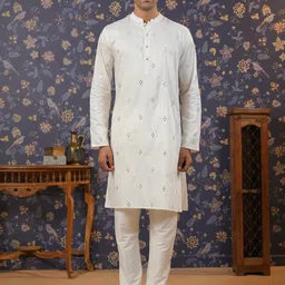 House of Pataudi Men Off White Geometric Embroidered Mirror Work Kurta-picture-27