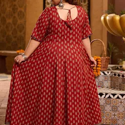 PrettyPlus by Desinoor.com Plus Size Printed Pure Cotton Anarkali Kurta With Dupatta image 4