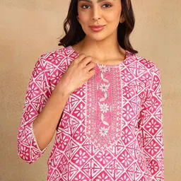 mokshi Ethnic Motifs Printed Regular Kurta with Trousers & With Dupatta image 2