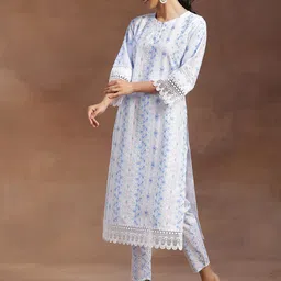 Libas Floral Embroidered Regular Thread Work Kurta with Trousers & With Dupatta image 4