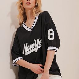 Trend Alacati stili Typography V-Neck Drop-Shoulder Sleeves Cotton T-shirt-image-14
