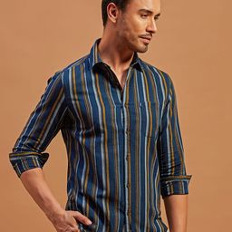 THINC Men Saucy Spread Collar Vertical Striped Cotton Casual Shirt-image-4