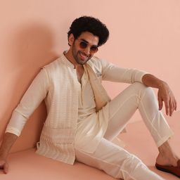 KISAH Ethnic Motifs Printed Mandarin Collar Straight Kurta With Trousers-16