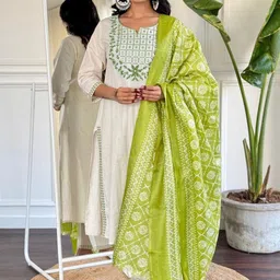 FASHION DREAM Women Embroidered Thread Work Kurta with Trousers & With Dupatta Kurta Sets-picture-14