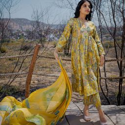 DishaDakshin Women Printed Empire Pure Silk Kurta with Trousers & With Dupatta-image-100