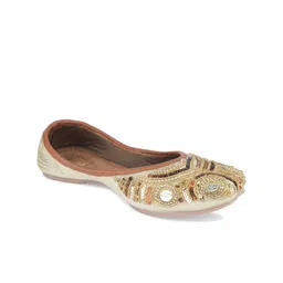 DESI COLOUR Women Embellished Ethnic Mojaris-29