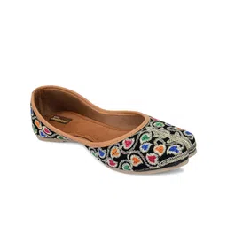 DESI COLOUR Women Black Ethnic Mojaris Flats-image-23