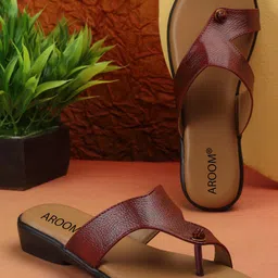 AROOM Textured Leather One Toe Flats-13