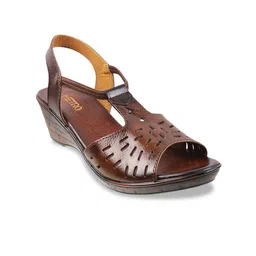 Metro Rust WOMEN Leather Wedge Sandals-10