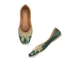 DESI COLOUR Women Ethnic Embellished Square Toe Mojaris-picture-13