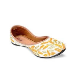 DESI COLOUR Women Ethnic Embellished Square Toe Mojaris-picture-13