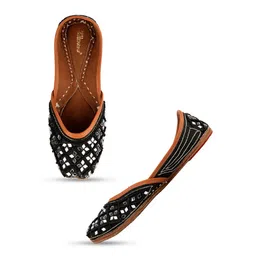 DESI COLOUR Women Black Embellished Ethnic Mojaris Flats-image-29