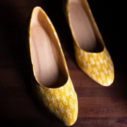 Kanvas Women Block Printed Kitten Heel Pumps-picture-33