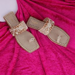Mochi Embellished Ethnic One Toe Flats-image-28