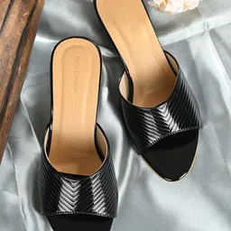 CLOG LONDON Textured Block Heels-41