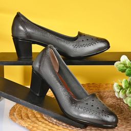 pelle albero Textured Leather Block Pumps With Laser Cuts-19