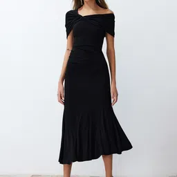 Trendyol Off-Shoulder Short Sleeves Fit & Flare Midi Dress-image-70