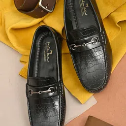 Fashion Victim Men Textured Round Toe Slip On Loafers-11