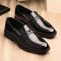 House of Pataudi Men Textured Round Toe Leather Formal Loafers-image-65