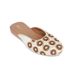 DESI COLOUR Embroidered Ethnic Mules-33