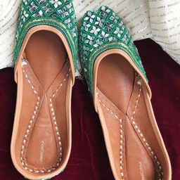 DESI COLOUR Women Green Printed Ethnic Mojaris Flats-image-32