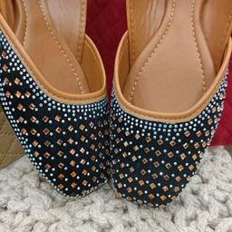 DESI COLOUR Women Embellished Ethnic Mojaris Flats-43
