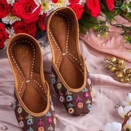 NR By Nidhi Rathi Embellished Square Toe Ethnic Mojaris-image-22