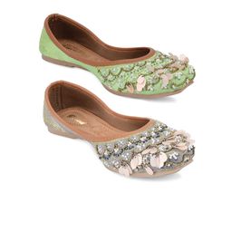 DESI COLOUR Women Pack Of 2 Embellished Ethnic Mojaris-image-62
