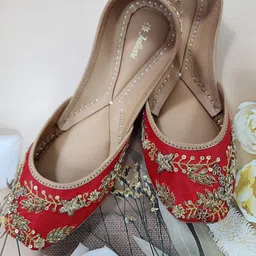 Fulkari Embellished Round Toe Leather Mojaris-37