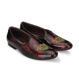 Vellinto Men Saturn Printed Embellished Lightweight Mojaris-image-32