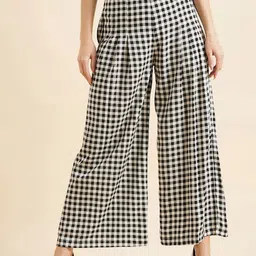 PANIT Black Women Checked Pleated Parallel Trouser-image-13